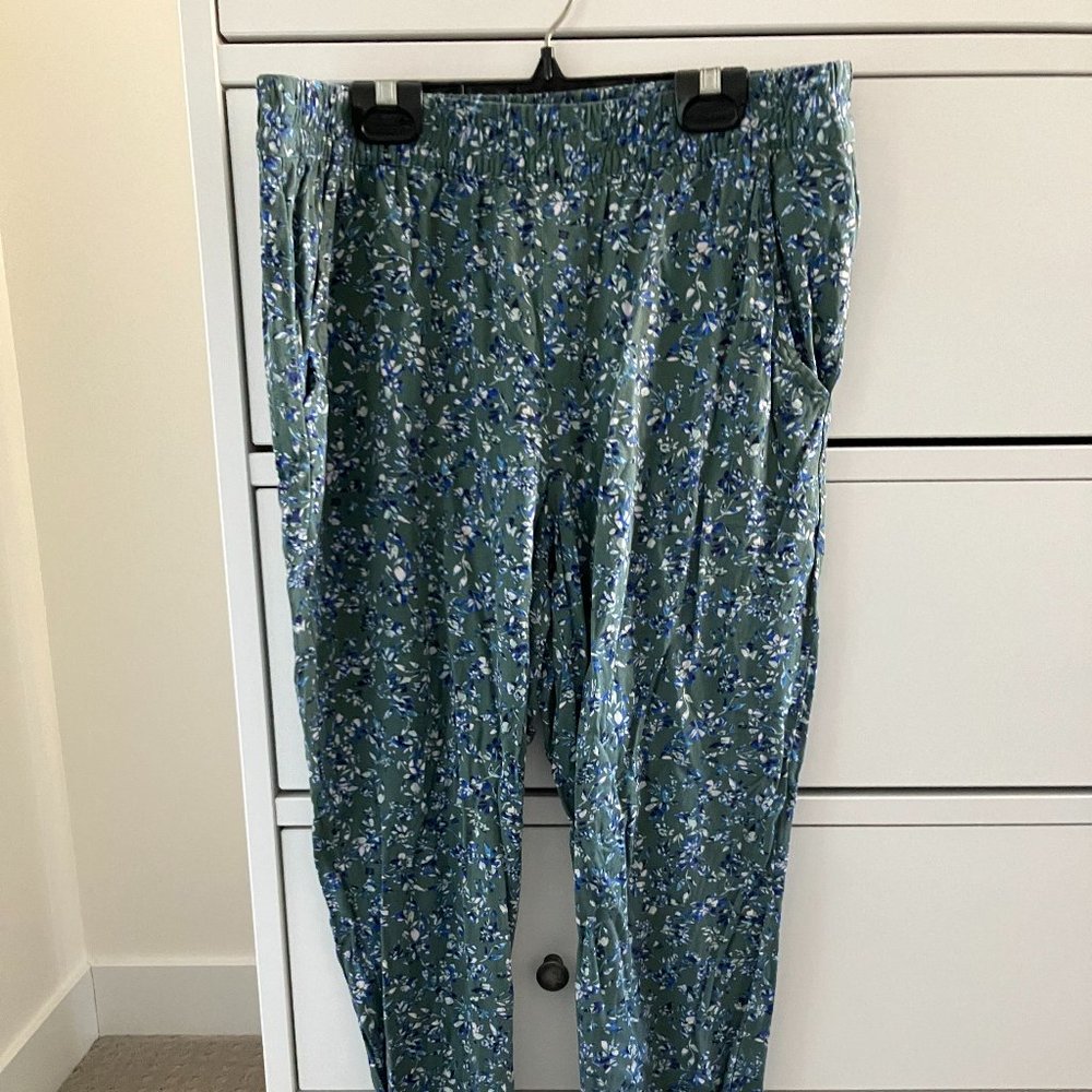 Green floral summer pants